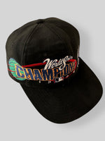 Load image into Gallery viewer, Vintage 1998 New York Yankees Snapback Hat
